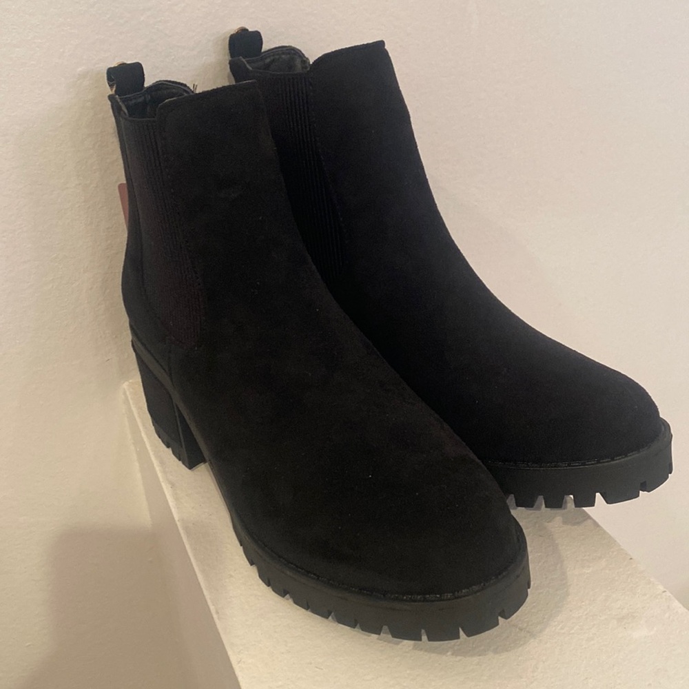 Seven7 NWOB Black boots - size 10